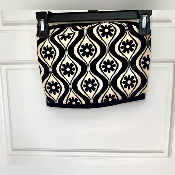 FINDERS KEEPERS
QUINN KNIT TOP - Picture 5 of 7